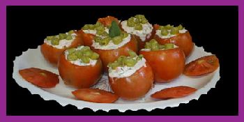 Tomates rellenos con pepinillos